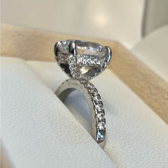 3 ct oval ring - Picture 10 of 10